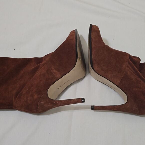 BCBG GENERATION VINTAGE PULL ON SUEDE BOOTS SIZE  9.5 - Picture 5 of 12